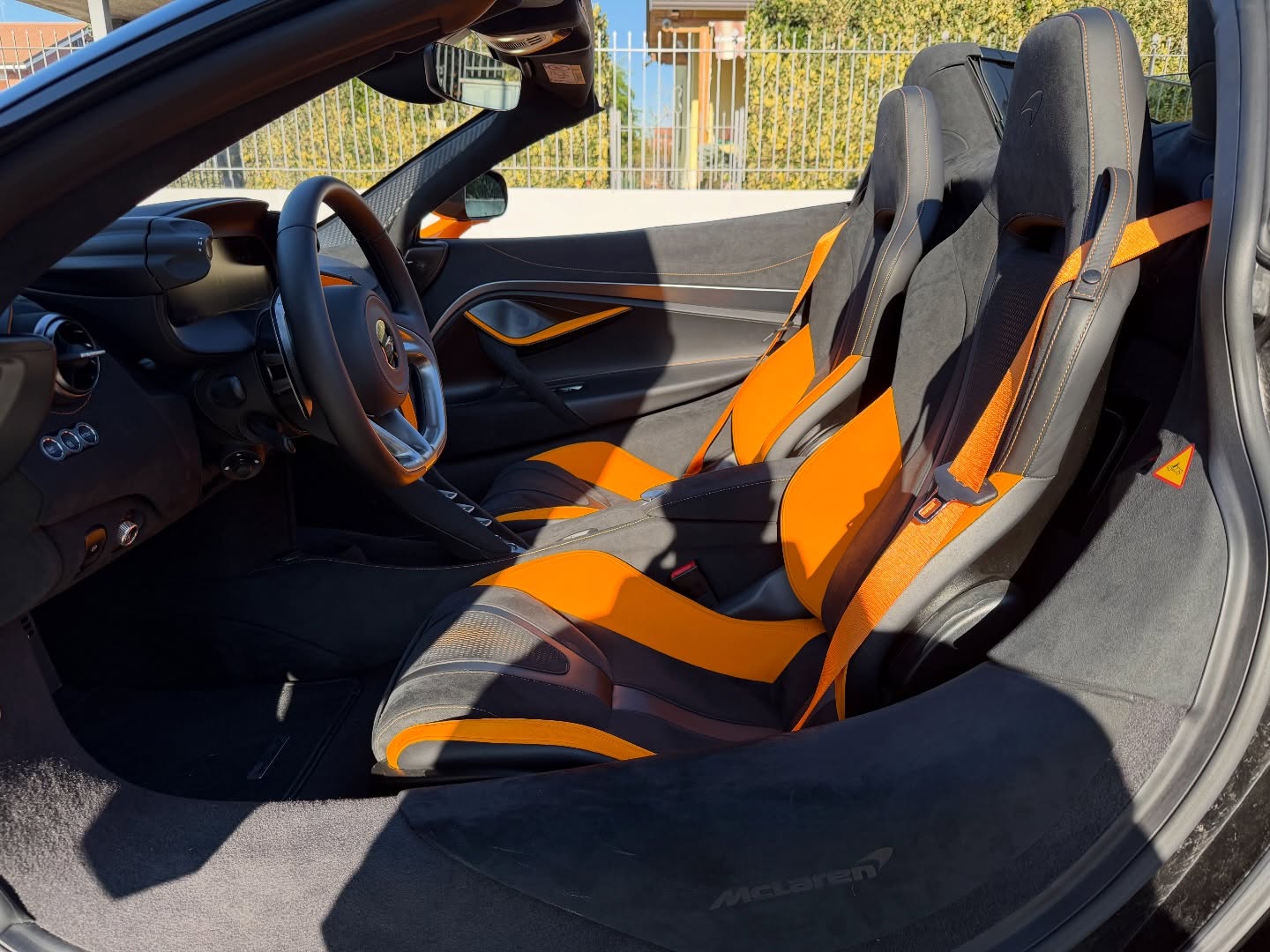 MCLAREN 750S