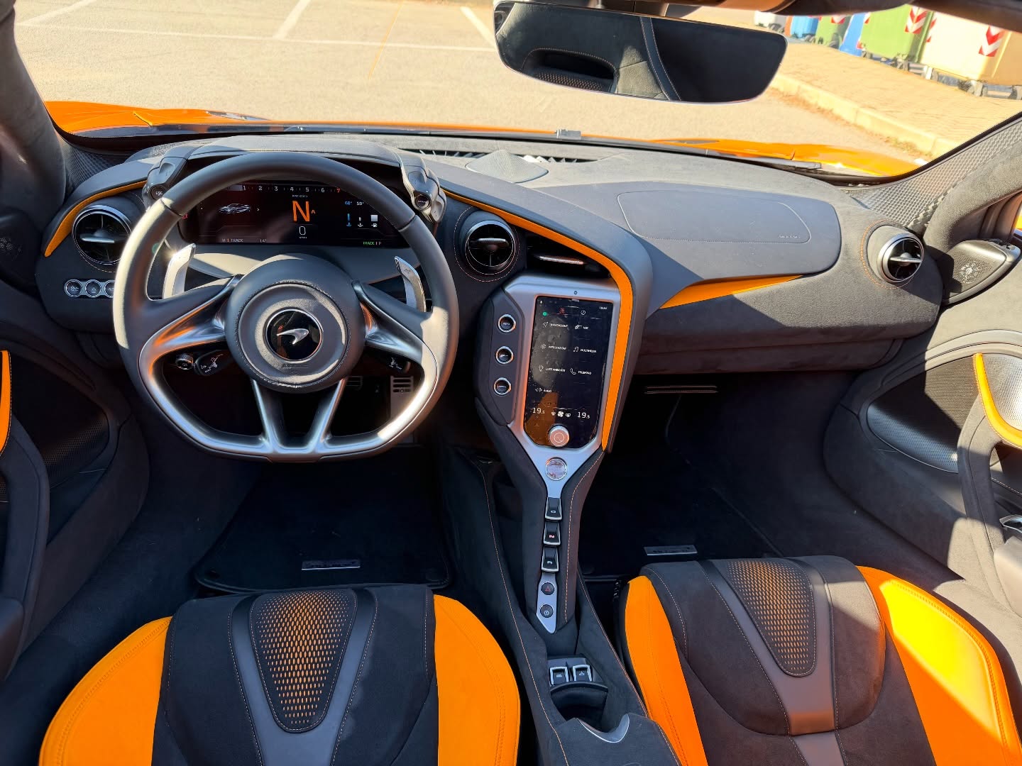 MCLAREN 750S