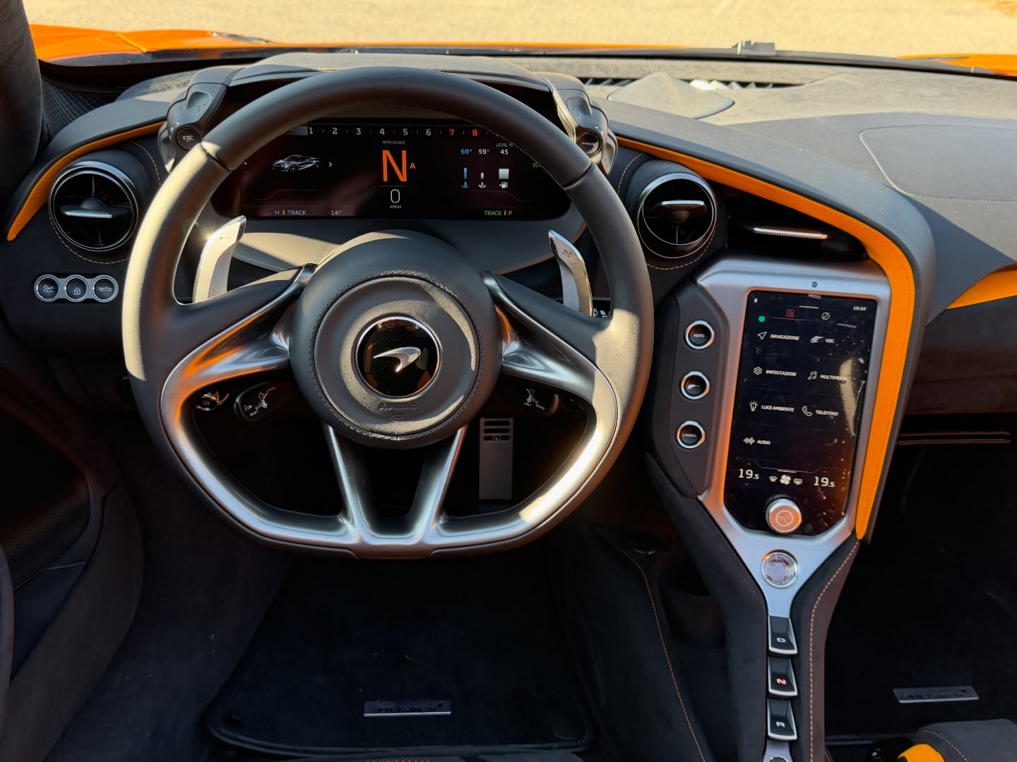 MCLAREN 750S