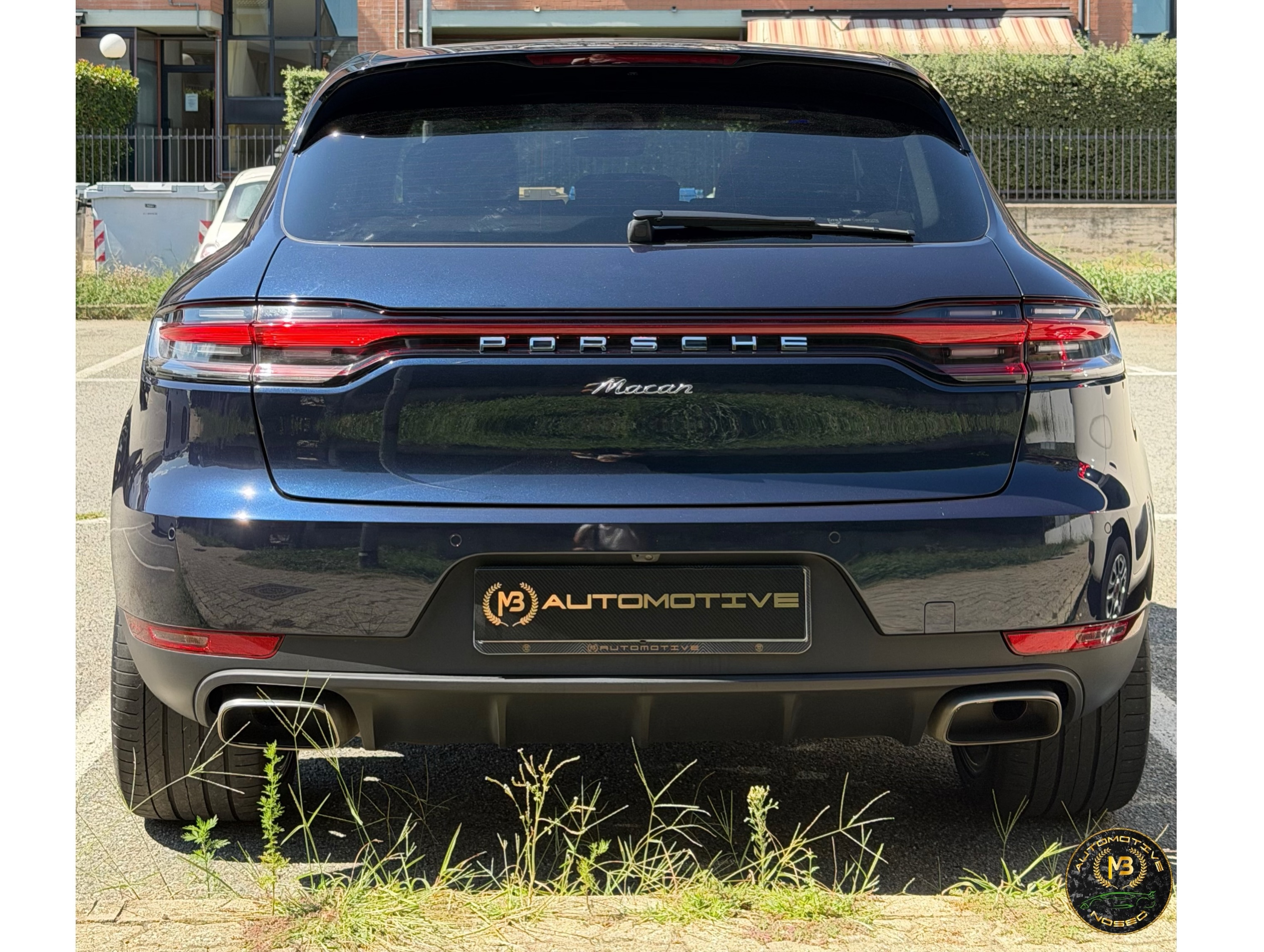 PORSCHE MACAN