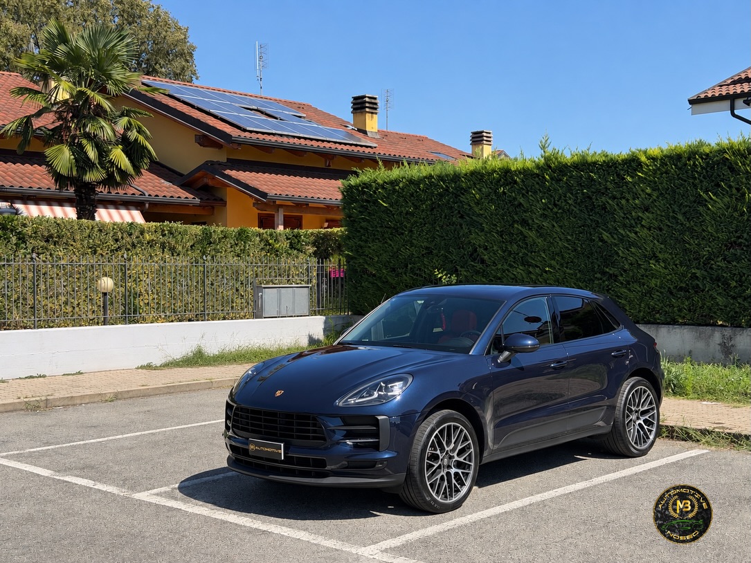 PORSCHE MACAN