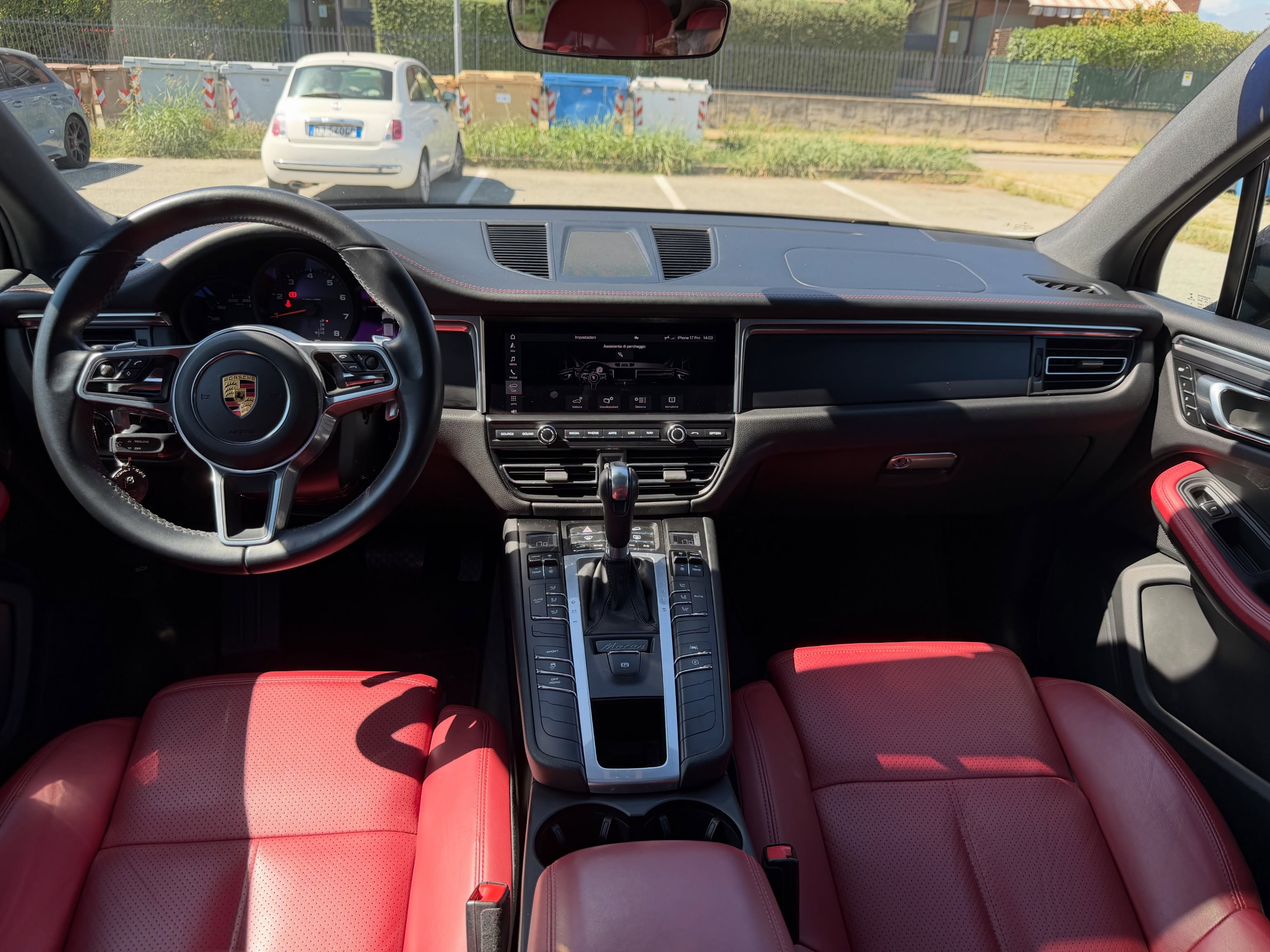 PORSCHE MACAN