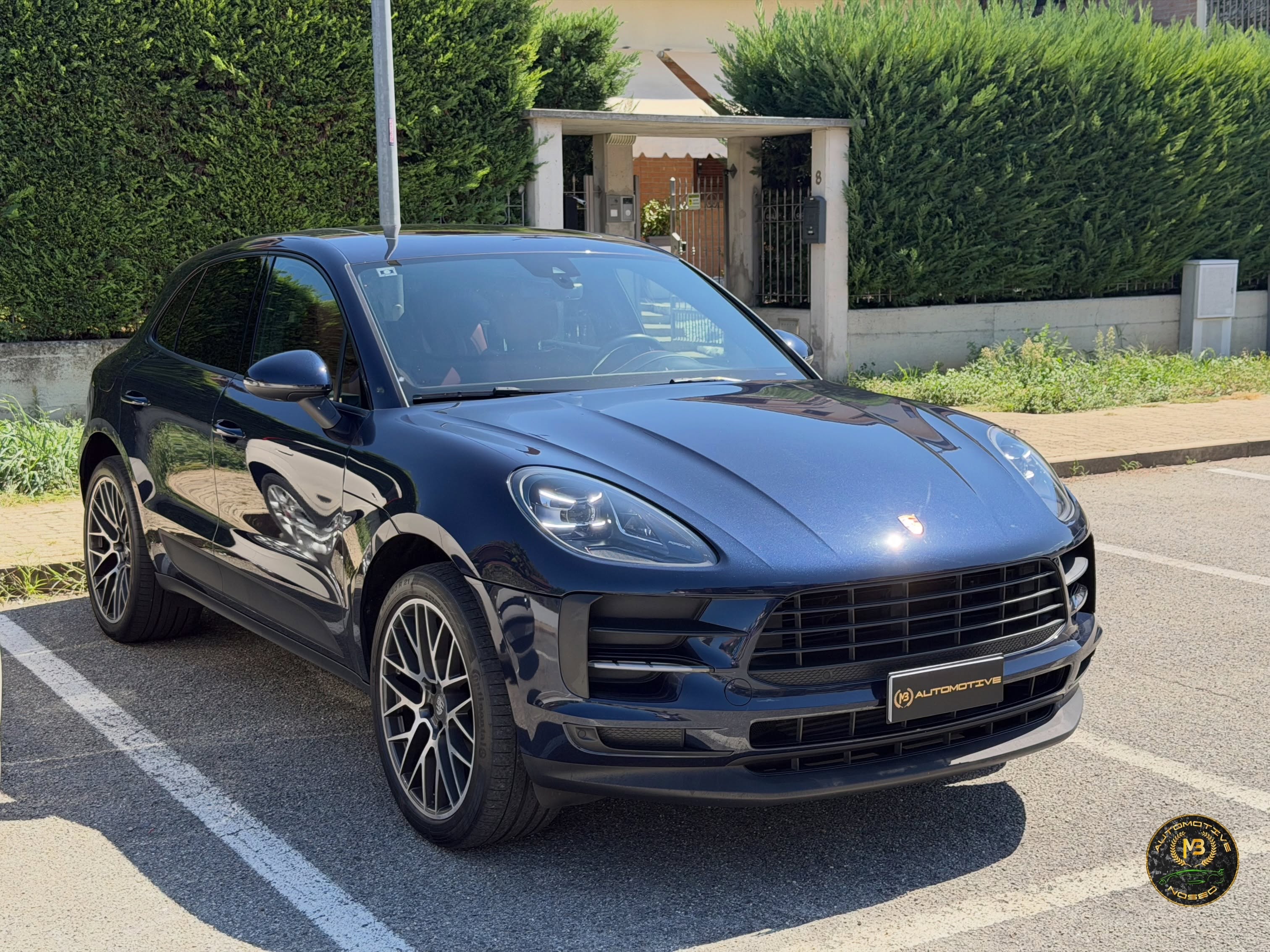 PORSCHE MACAN