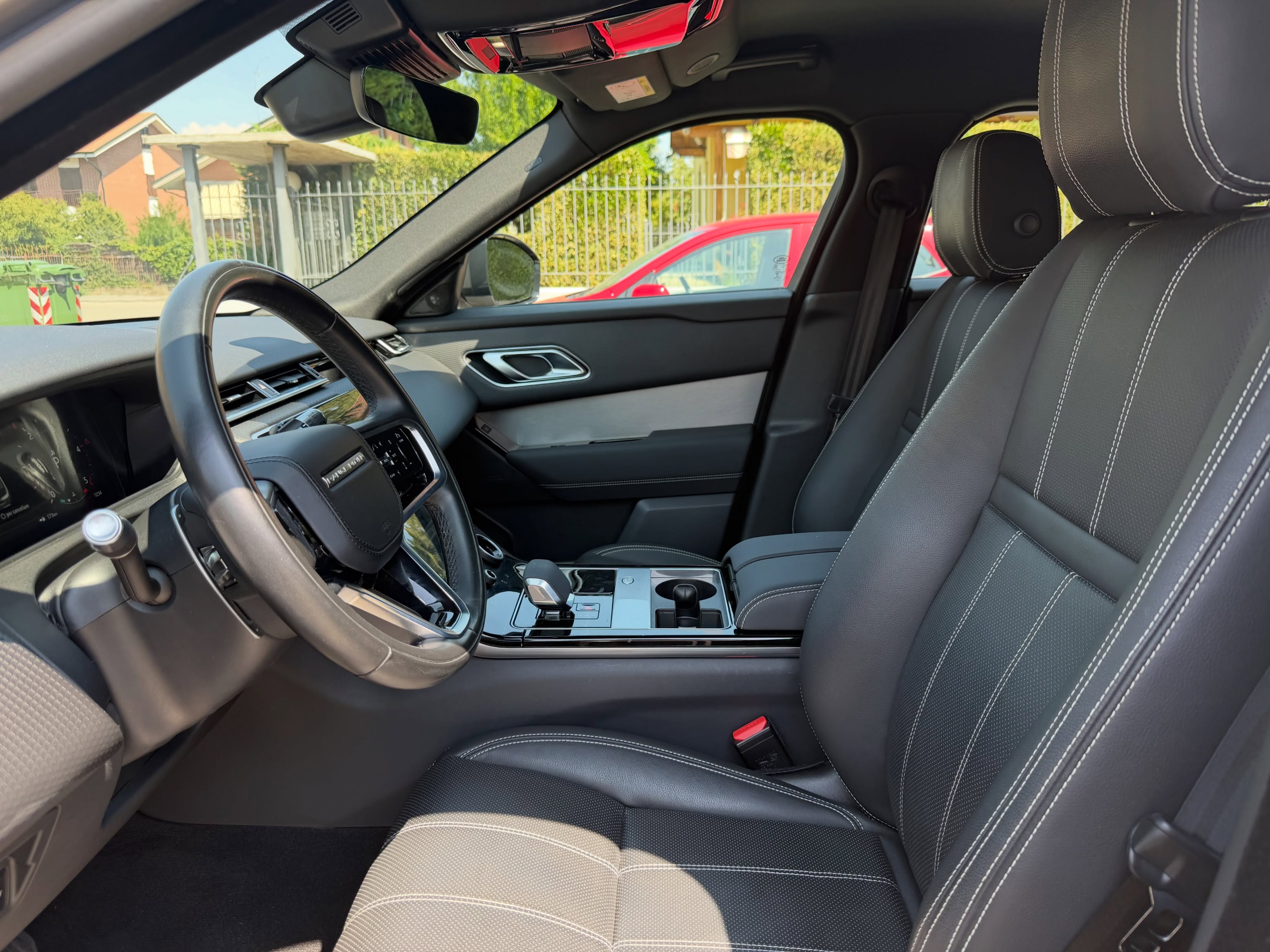 LAND ROVER RANGE ROVER VELAR