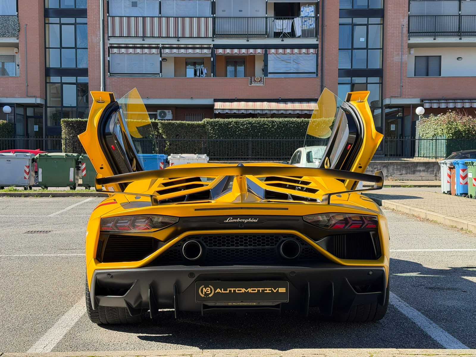 LAMBORGHINI AVENTADOR