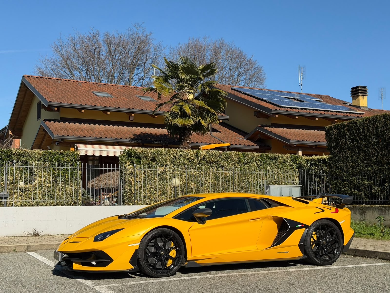 LAMBORGHINI AVENTADOR