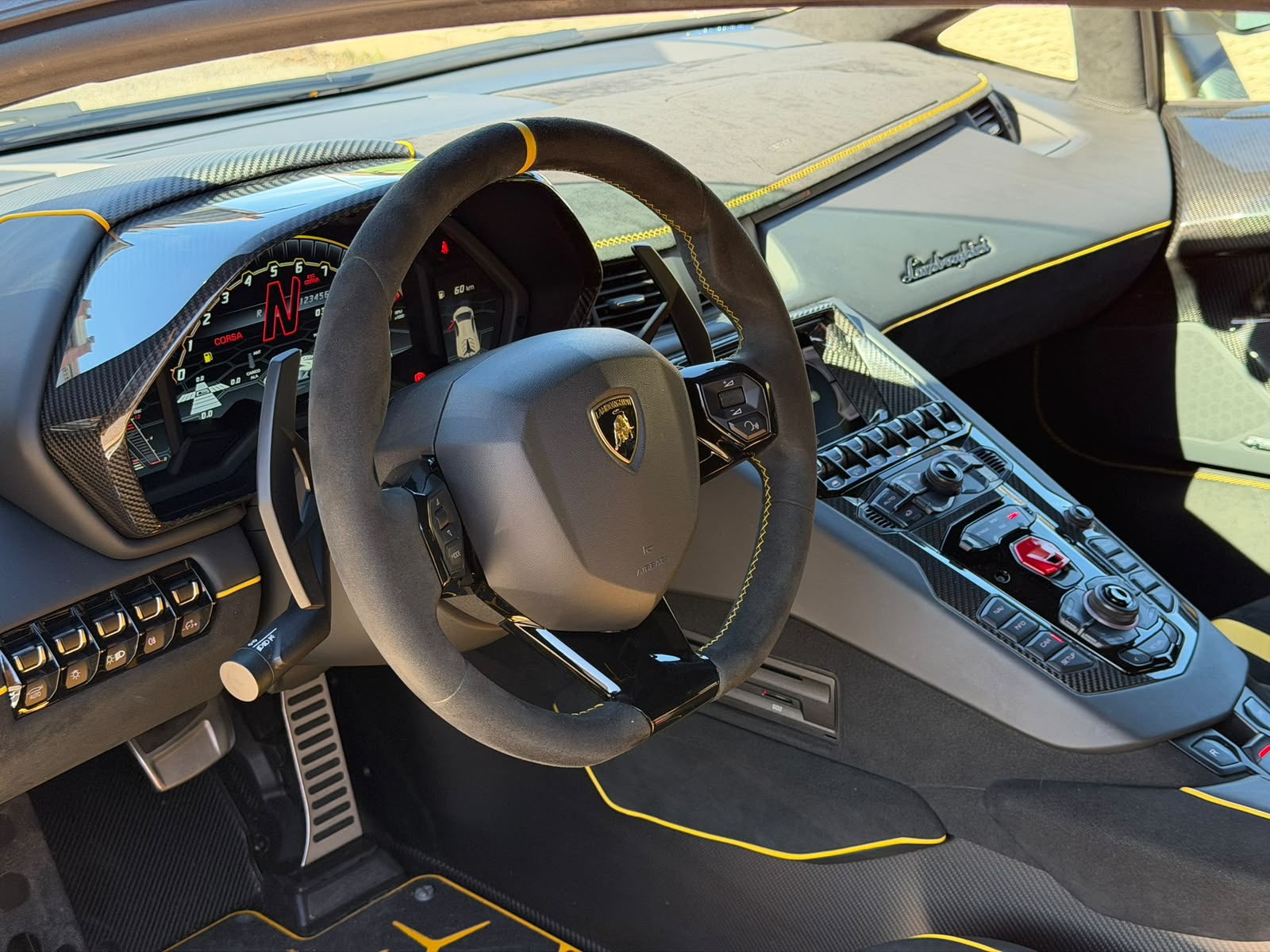 LAMBORGHINI AVENTADOR