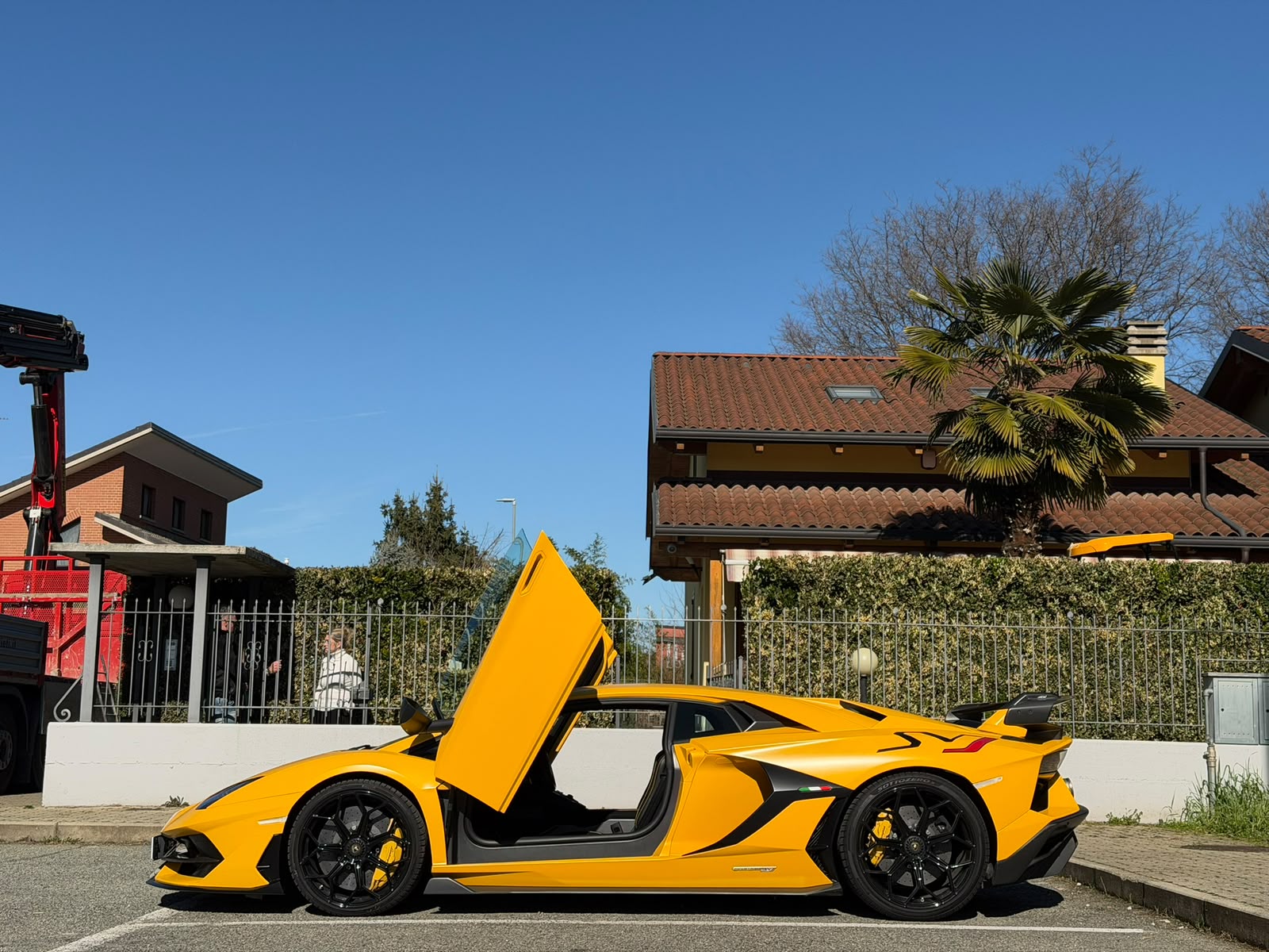 LAMBORGHINI AVENTADOR