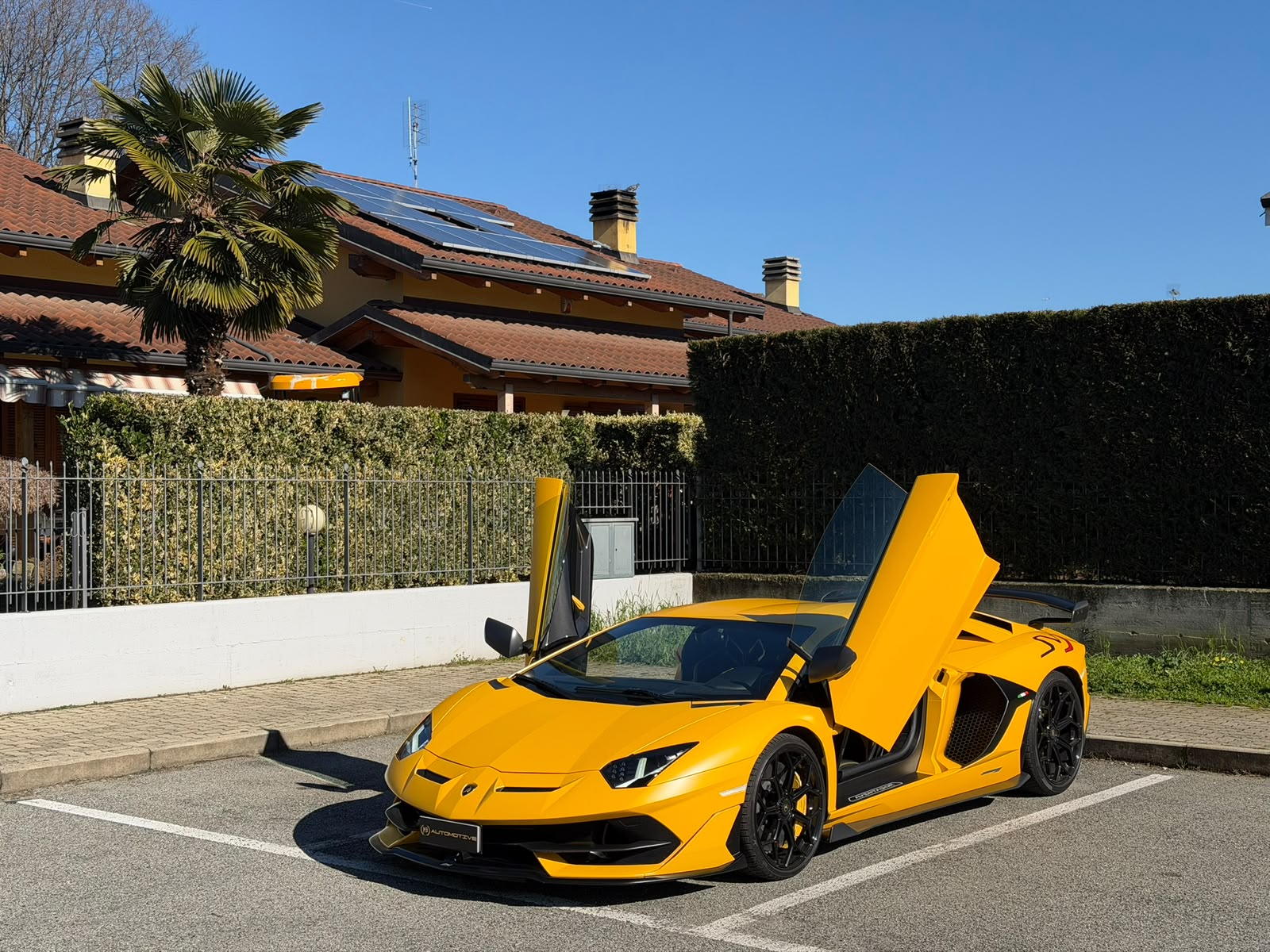 LAMBORGHINI AVENTADOR