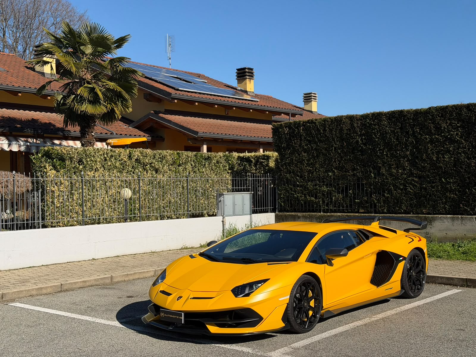 LAMBORGHINI AVENTADOR