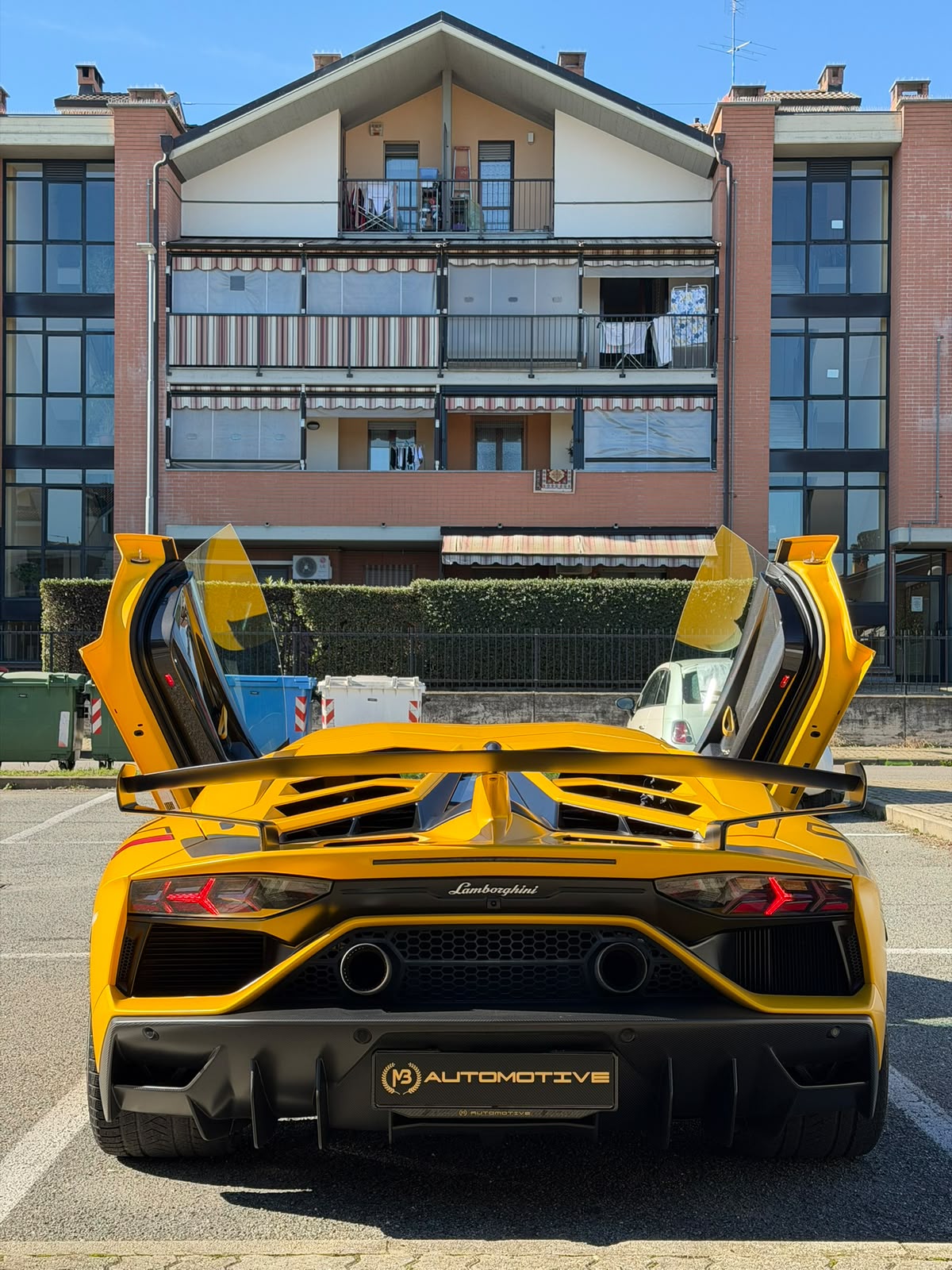 LAMBORGHINI AVENTADOR