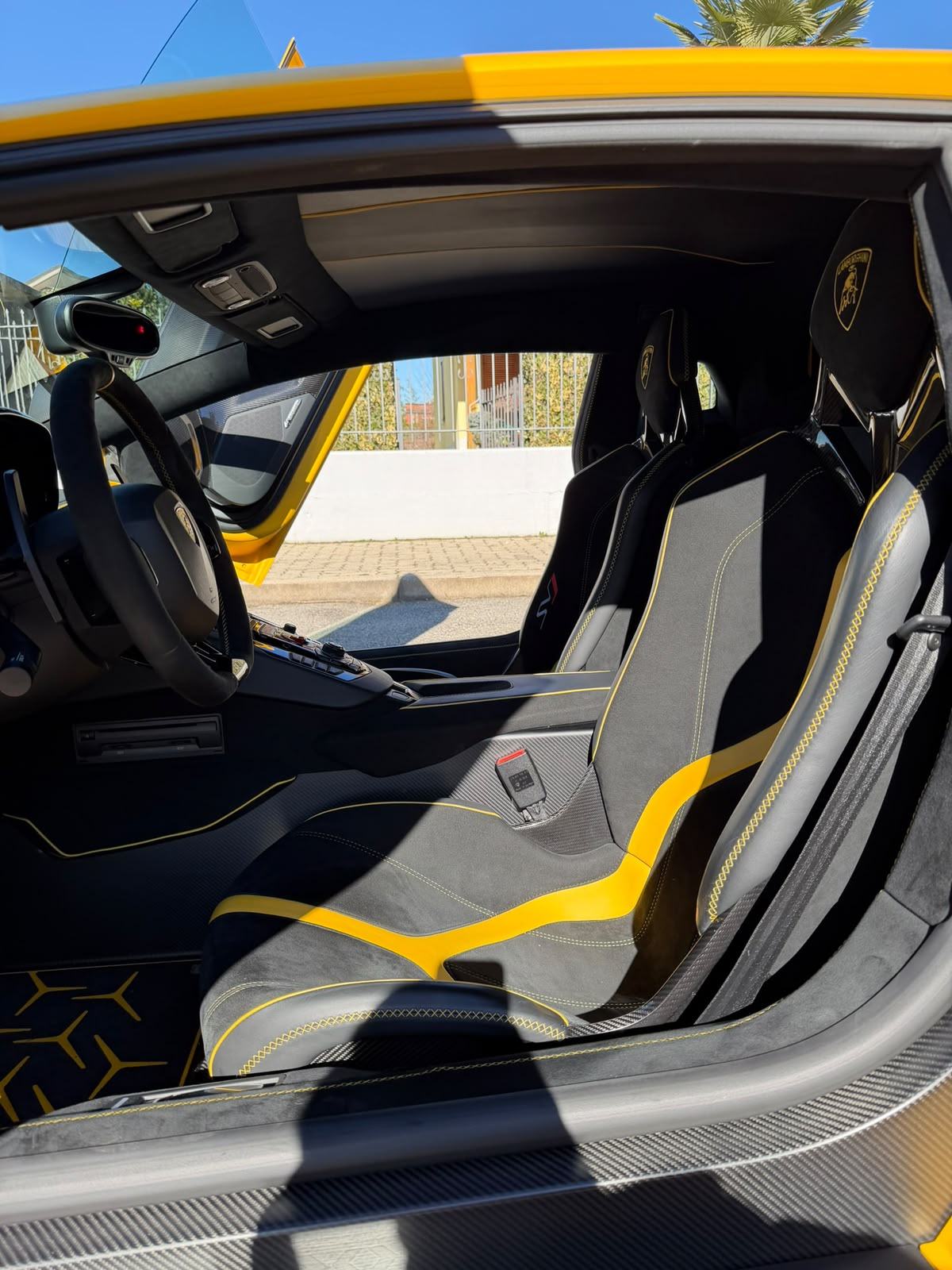 LAMBORGHINI AVENTADOR