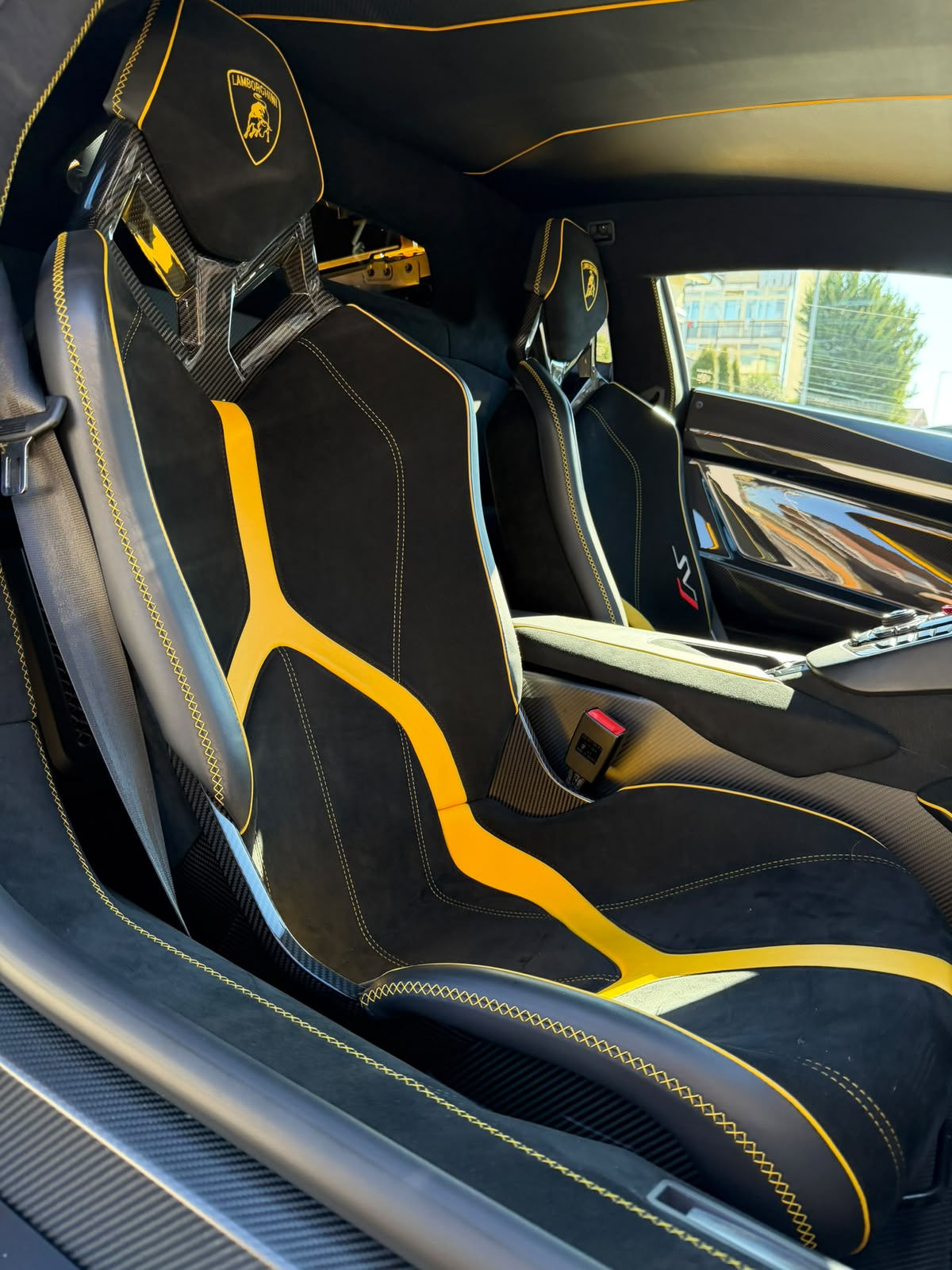 LAMBORGHINI AVENTADOR