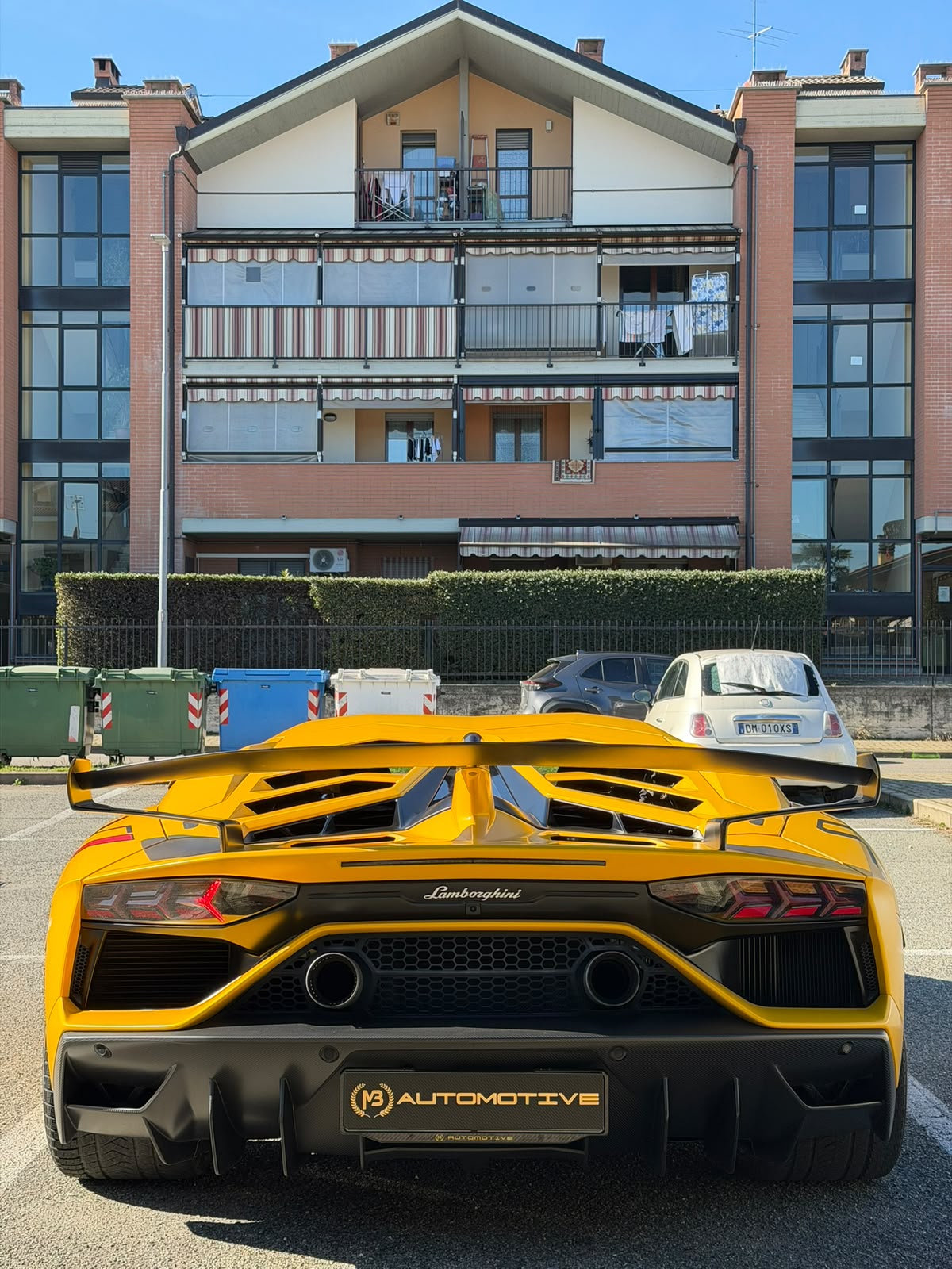 LAMBORGHINI AVENTADOR