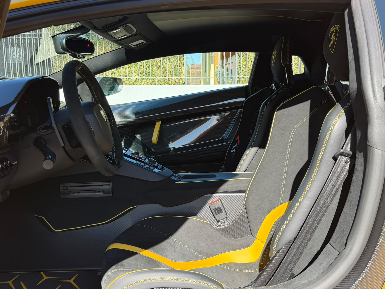 LAMBORGHINI AVENTADOR