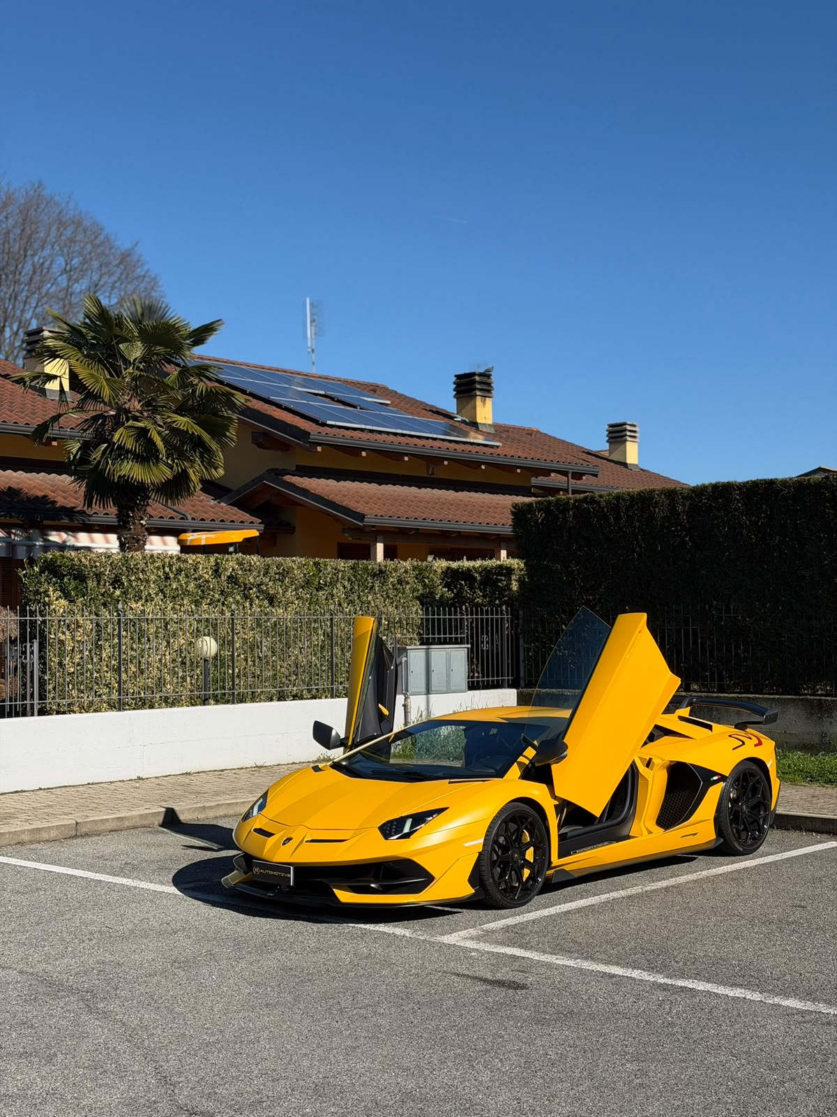LAMBORGHINI AVENTADOR